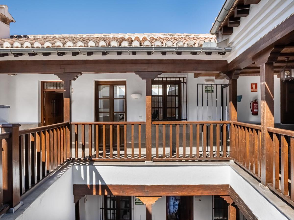 Limehome Granada Calle Santa Ana Luaran gambar