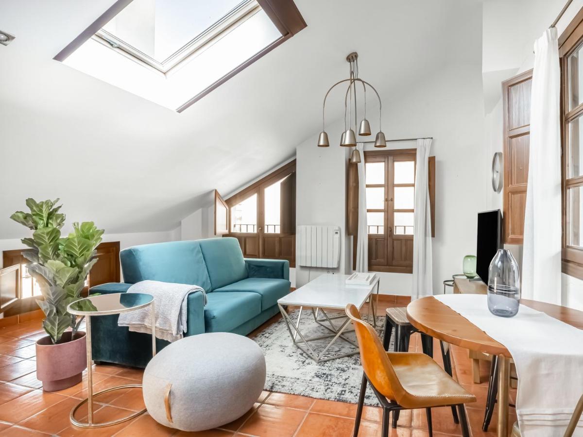 Limehome Granada Calle Santa Ana Luaran gambar