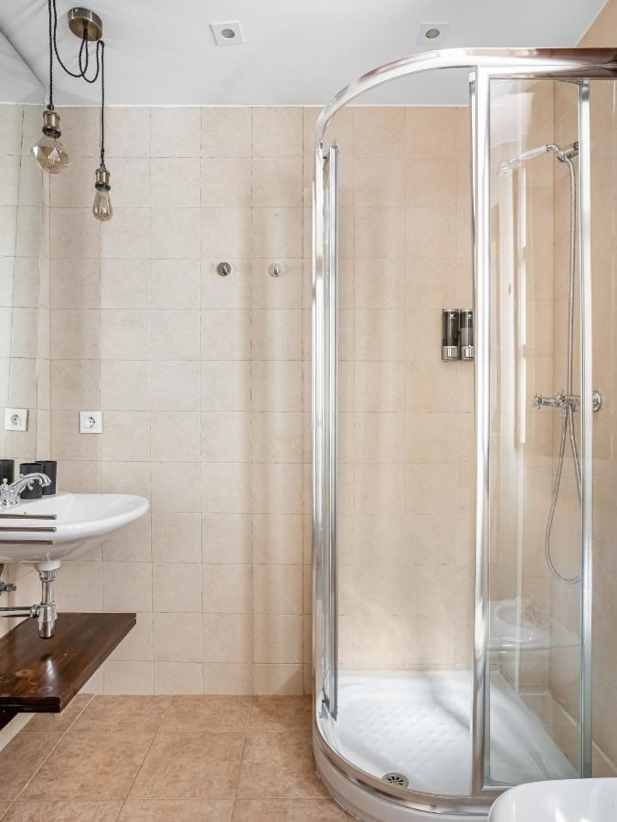 Limehome Granada Calle Santa Ana Luaran gambar