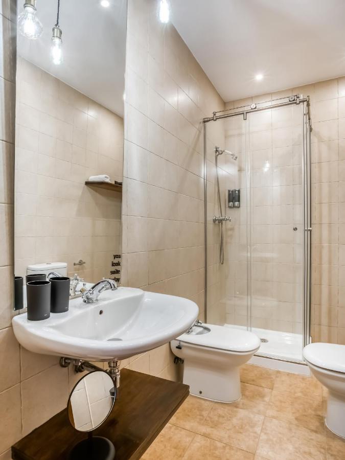 Limehome Granada Calle Santa Ana Luaran gambar