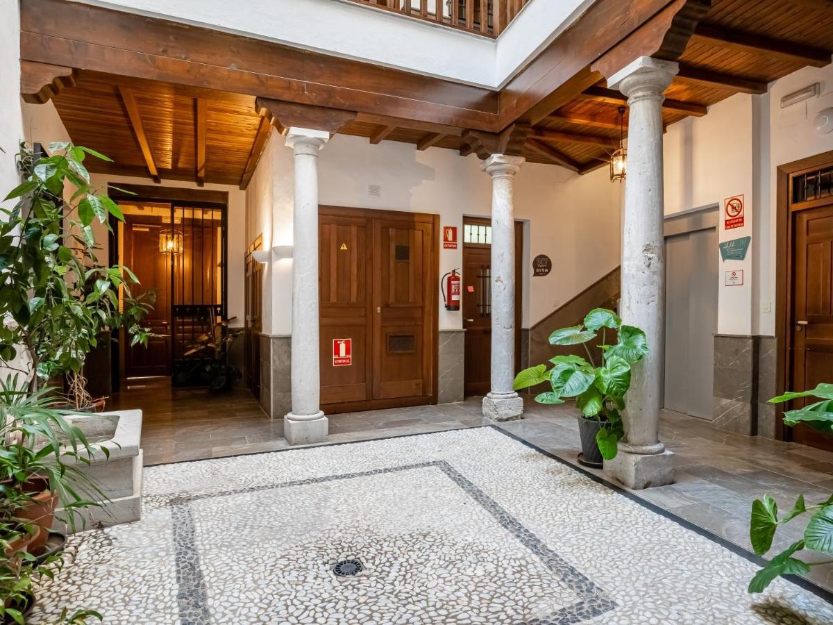 Limehome Granada Calle Santa Ana Luaran gambar
